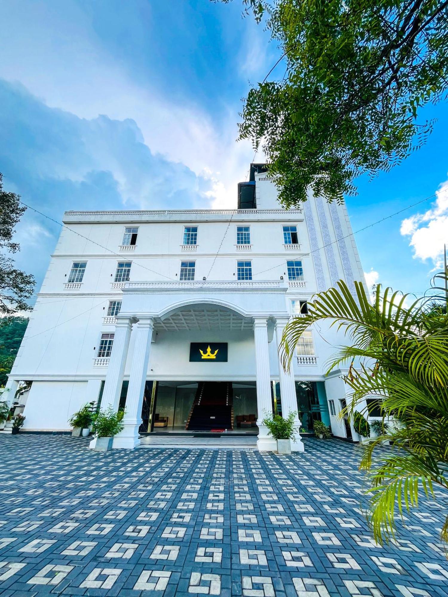 Crown Regency- Badulla Hotel Exterior photo